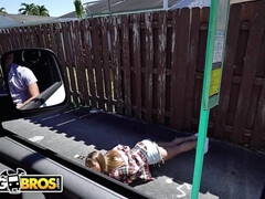 Rubia, Tetona, Interracial, Latina, Madres para coger, Al aire libre, Fumando, Tetas