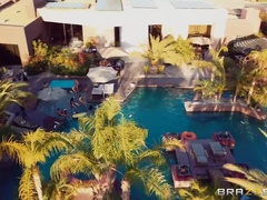 Arsch, Hinter den kulissen, Blondine, Brille, Interrassisch, Italienisch, Orgie, Strümpfe