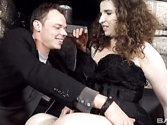 Anal, Gros cul, Grosse bite, Gros seins, Sucer une bite, Brunette brune, En levrette, Mère que j'aimerais baiser