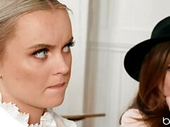 Arsch, Tussi, Braunhaarige, Lesbisch, Lecken, Natürlichen titten, Muschi, Titten