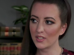 Face assise, Femme dominatrice, Humiliation, Léchez, Naturelle, Orgasme, Rasée, Tatouage