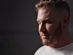 Grosse bite, Tir de sperme, Homosexuelle, Masturbation, Muscle, Rasée, Solo, Tatouage