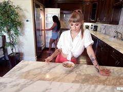 Gros seins, Garce, Noire, Blonde, Plantureuse, Hd, Interracial, Nénés