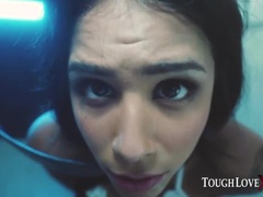 Mamada, Morena, Garganta profunda, Estilo perrito, Sexo duro, Mucama, Pequeña, Flaco