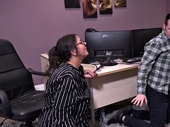 Gros seins, Sucer une bite, Femme couguar, Éjaculation interne, Poilue, Hard, Lingerie, Bureau