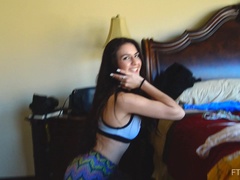 Anal, En gros plan de très près, Dansant, Extrême, Fétiche des pieds, Masturbation, Orgasme, Jouets