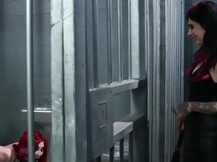 In den arsch, Arsch, Nippel, Piercing, Weibliche ejakulation, Tätowierung, Spielzeuge, Hure