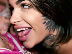 Анальный секс, Большие сиськи, Минет, Фетиш, Секс без цензуры, Поцелуи, Трансы, Игрушки