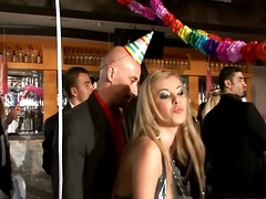 Anaal, Grote lul, Pijpbeurt, Bruinharig, Diep in de keel, Vingeren, Groep, Kousen