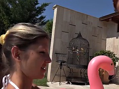 Tetas grandes, Rubia