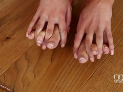 Arsch, Blondine, Britisch, Lecken, Solo, Tätowierung, Titten, Spielzeuge