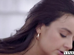 Sucer une bite, Brunette brune, Éjaculation interne, Mignonne, Gorge profonde, Hd, Naturelle, Orgasme