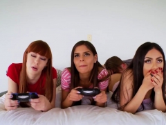 Two amateur teens share Gamer Girls
