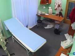 素人, フェラチオ, イく瞬間, 顔射, 指いじり, なめる, 看護婦, オマンコ