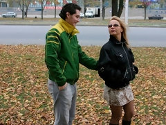 In den arsch, Arsch, Blondine, Auto, Handjob, Lecken, Natürlichen titten, Entkleiden