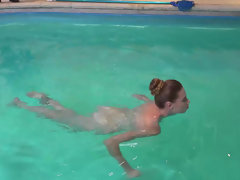 Arsch, Braunhaarige, Paar, Natürlichen titten, Pool, Sperma