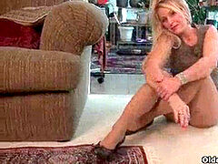 Madura, Maduro, Madres para coger, Mamá, Nylon, Pantaletas, Pequeña, Medias largas