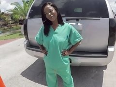 Blasen, Braunhaarige, Auto, Behaart, Handjob, Natürlichen titten, Im freien, Jungendliche (18+)