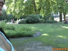 Sucer une bite, Brunette brune, Public, Russe, Jarretelles, Nénés