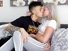 Grosser schwanz, Blondine, Blasen, Hundestellung, Natürlichen titten, Tätowierung, Jungendliche (18+), Titten