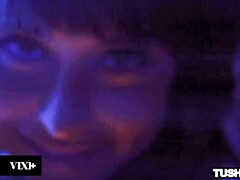 Sucer une bite, Brunette brune, Gorge profonde, Faciale, Doigter, Chatte, Chevaucher, Gicler