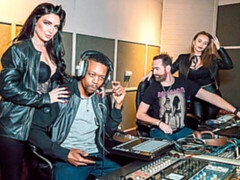 Gros cul, Noire, Sucer une bite, Brunette brune, En levrette, Doigter, Interracial, Mère que j'aimerais baiser