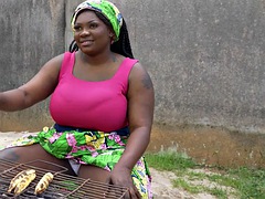 美女, ぽっちゃり, デカパイ, 黒人, フェラチオ, 黒人, シャワー, オッパイの