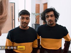 Жопа, Член, Собачьи, Затыкание рта, Милф, Киски, Бритые, Втроем