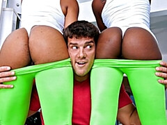 Grosser arsch, Grosser schwanz, Blasen, Hundestellung, Schwarz, Interrassisch, Jungendliche (18+), Titten