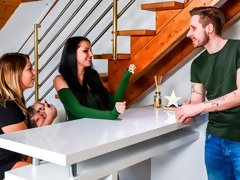 Fingern, Küssen, Lesbisch, Lingerie, Masturbation, Entkleiden, Jungendliche (18+), Spielzeuge