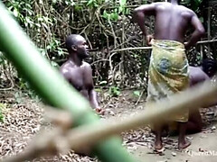 Afrikanisch, Grosser arsch, Schwarz, Schwarz, Reif, Im freien, Muschi, Nass