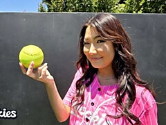 Sucer une bite, Brunette brune, Éjaculation interne, Branlette thaïlandaise, Hd, De plein air, Pov, Nénés