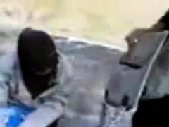 indonesia- jilbab hijab ciuman di pinggir jalan