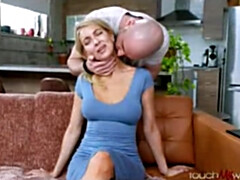 Большие сиськи, Блондинки, Брюнетки, Кончили внутрь, Хд, Домохозяйки, Милф, Жена