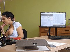 Beauté, Sucer une bite, Brunette brune, Plantureuse, Femme couguar, Maman, Chatte, Belle mère