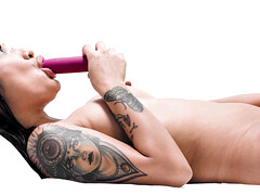 Nana, Noire, Mère que j'aimerais baiser, Actrice du porno, Solo, Tabou, Tatouage, Nénés