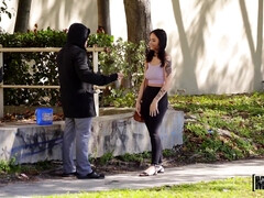 Américain, Nana, Sucer une bite, Papa, Fille latino, Pov, Public, Nénés