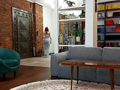 Enthousiasteling, Achter de coulissen, Spijkerbroeken, Meesteres, Pissen, Kut duiken, Russisch, Vrouw