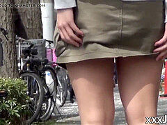 japanese females showing their underwear in public places