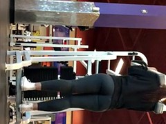 Great fat Latina ass at the gym