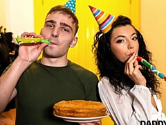 18 jaar, Grote lul, Pijpbeurt, Bruinharig, Hondjeshouding, Natuurlijke tieten, Tiener, Tieten likken