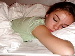 18 ans, Gros cul, Grosse bite, Sucer une bite, En levrette, Seins naturels, Adolescente, Nénés