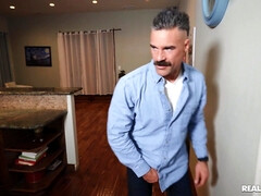 Nana, Brunette brune, Embrassement, Seins naturels