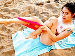 Пляж, Брюнетки, Натуральные сиськи, На природе, Короткая стрижка, Тощие, Соло, Молоденькие