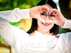 Amateur, Brunette brune, Doigter, Masturbation, Maigrichonne, Solo, Dénudage, Adolescente