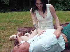 Blasen, Braunhaarige, Lecken, Orgasmus, Im freien, Muschi, Jungendliche (18+)