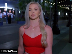 Blonde, Sucer une bite, Queue, En levrette, Première fois, Hard, Interracial, Chevaucher