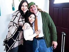 18 años, Mamada, Morena, Ffm, Tetas naturales, Cabello corto, Adolescente, Tetas