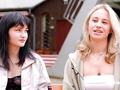 Blondine, Fingern, Nahrung, Deutsch, Lesbisch, Piercing, Muschi, Tätowierung