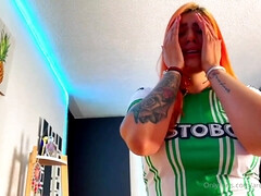 Bubble Butt Redhead ANDREA PARDO Parte 1 - Big tits solo striptease